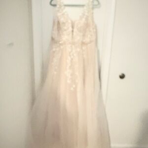 Elegant Cream Lace Gown